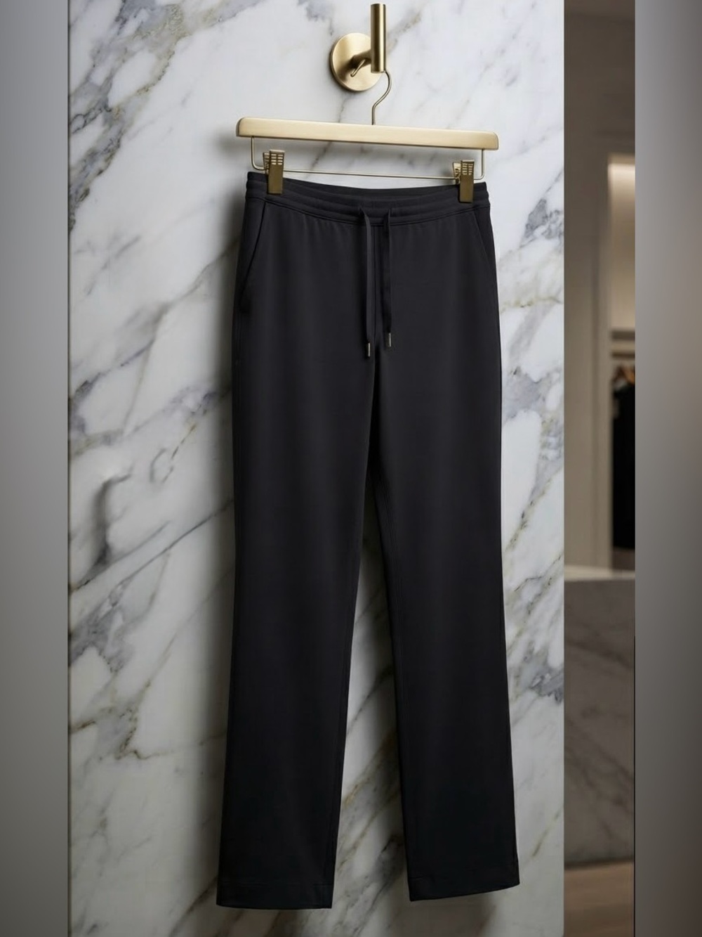 LULULEMON Luxtreme SMALL Mid-Rise Straight-Leg
Trouser